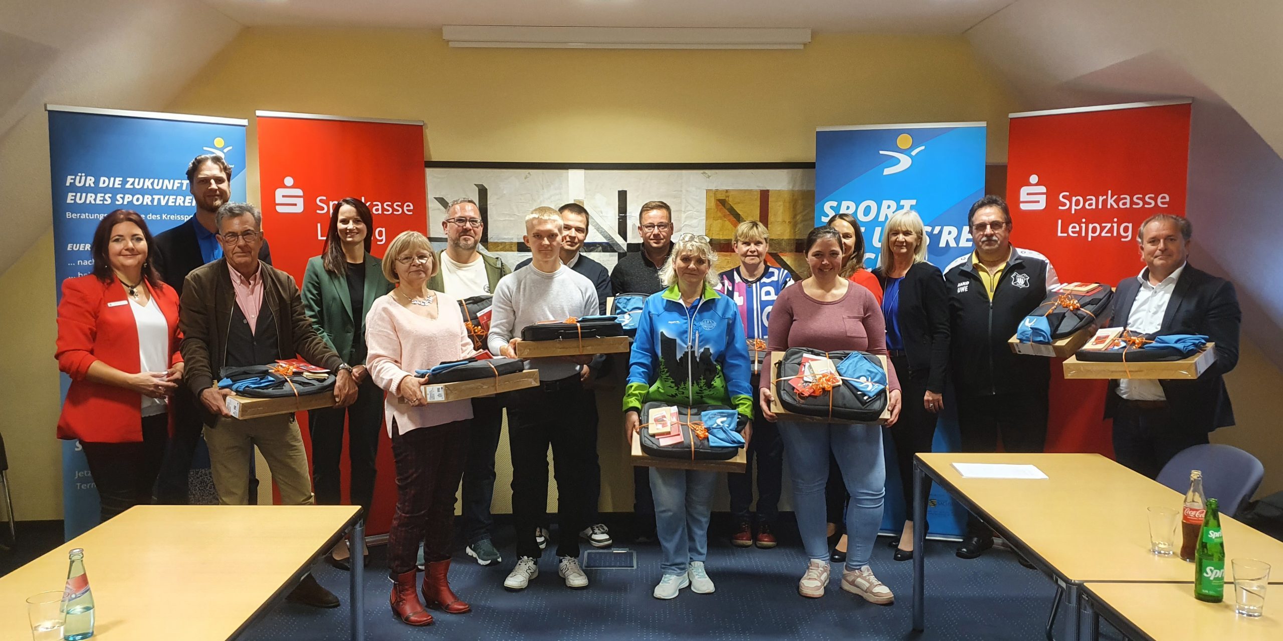 Gruppenfoto Laptop Übergabe Borna_2025-10-22