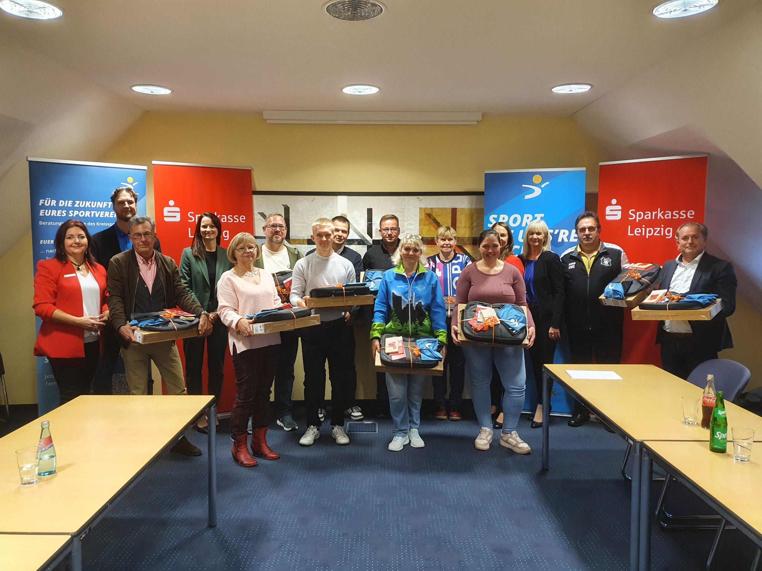 Gruppenfoto Laptop Übergabe Borna_2025-10-22