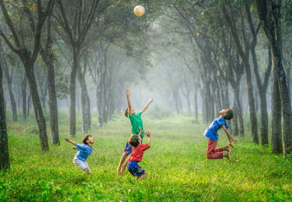Kinder und Jugendliche beim Sport